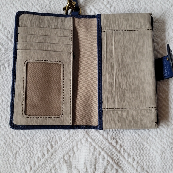 FOSSIL Blue Leather Wristlet Wallet - Picture 4 of 10